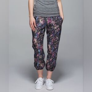 Lululemon Om Pant Color Floral Sport Black Multi / Black Size 6 Crop Colorful